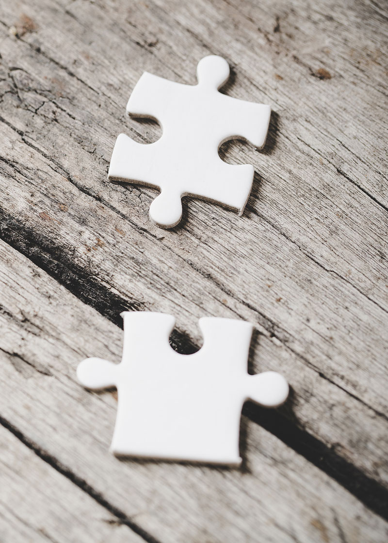 white-jigsaw-pieces-wood white-jigsaw-pieces-wood